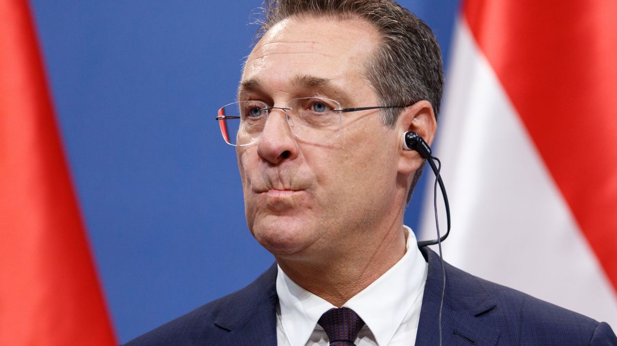 Bývalý rakouský vicekancléř Strache utrácel stranické peníze za hry
